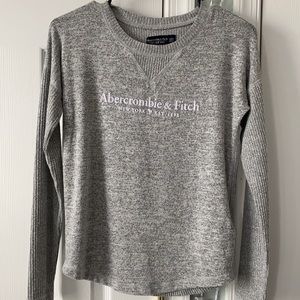 Women’s grey Abercrombie & fitch shirt